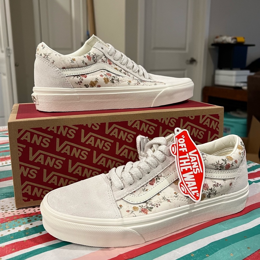 NWT Unworn Vans floral old skool (vintage) floral/marshmallow